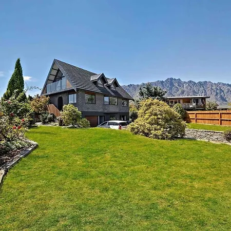 The Gables - Queenstown - Beautiful, Stylish, Newly Renovated 4 Bedroom Home
